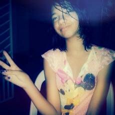 ~Sou aquela menina que tem horas que age como louca :p , mas que sabe agir com m a t u r i d a d e na hora certa. *----*