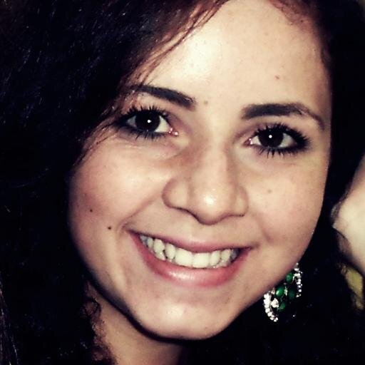 Vou sorrir mesmo triste. Vou me levantar mesmo após cair. Sempre fui assim, feliz, persistente e acima de tudo forte.
