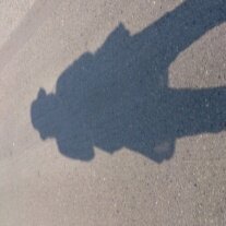 へっくんは車の窓から上半身を外に出し、狙い定め「破ぁーーーーー！」と叫んだ、するとへっくんの両手から