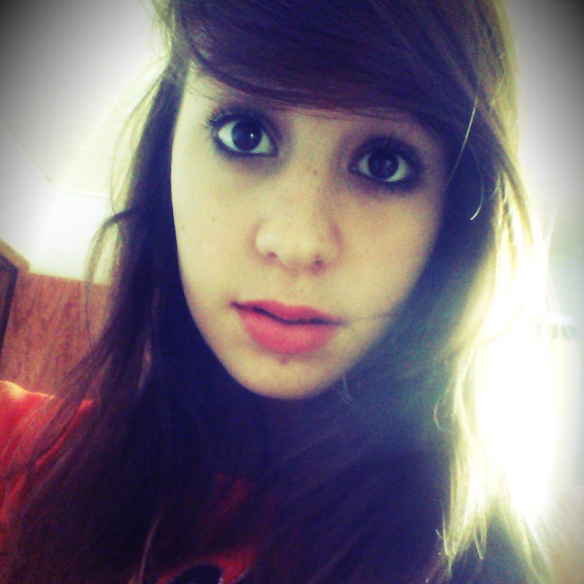 Sou melhor do que αs pessoαs pensαm, pior do que elαs imαginαm, sou o que sou não o que fαlαm, vivo o presente, espero o futuro e sincerαmente dαne-se o pαssαdo