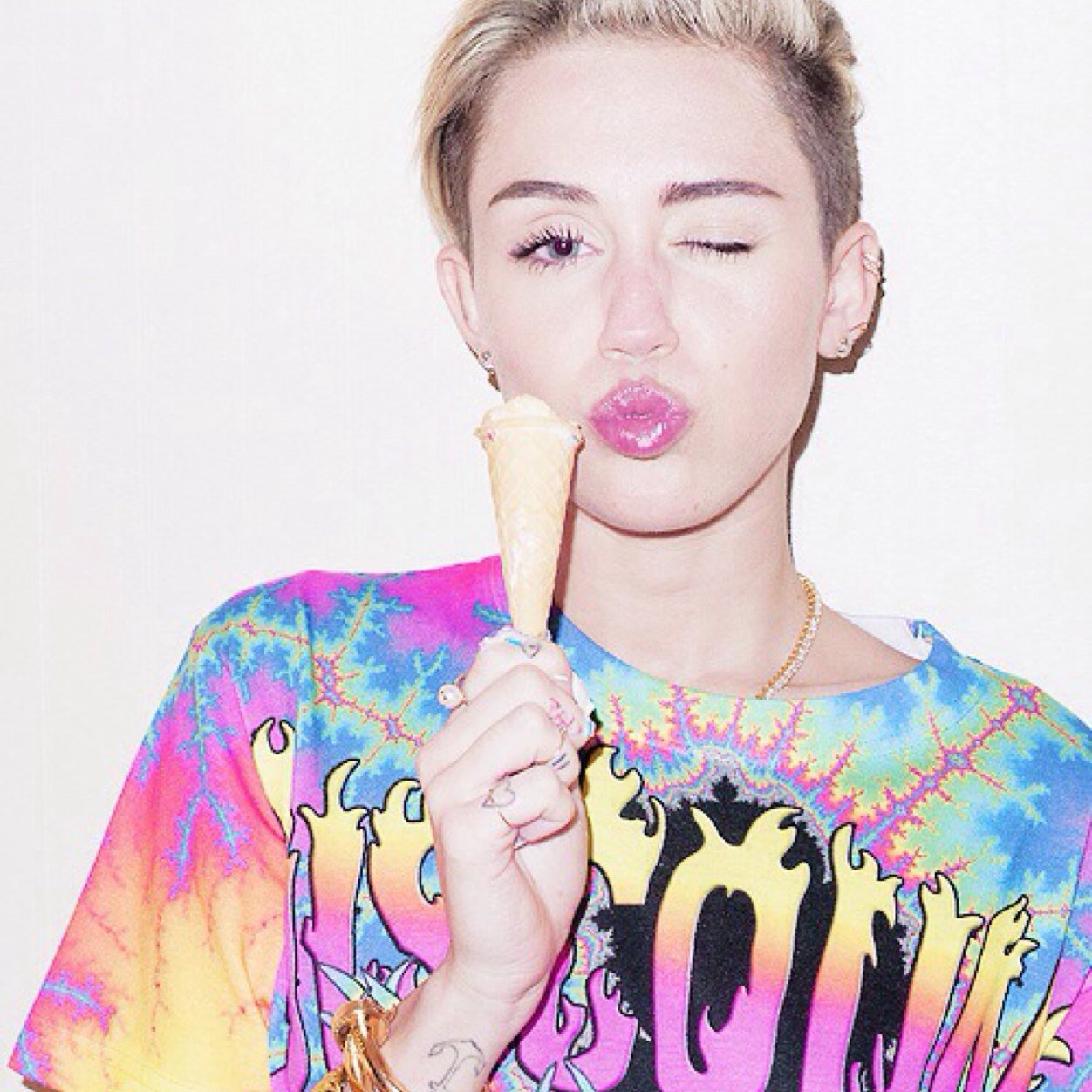 exceededRating's profile picture. Bangerz March 1, 2014|Miley's Shorganigans || Official Fan Page of the Smilerz