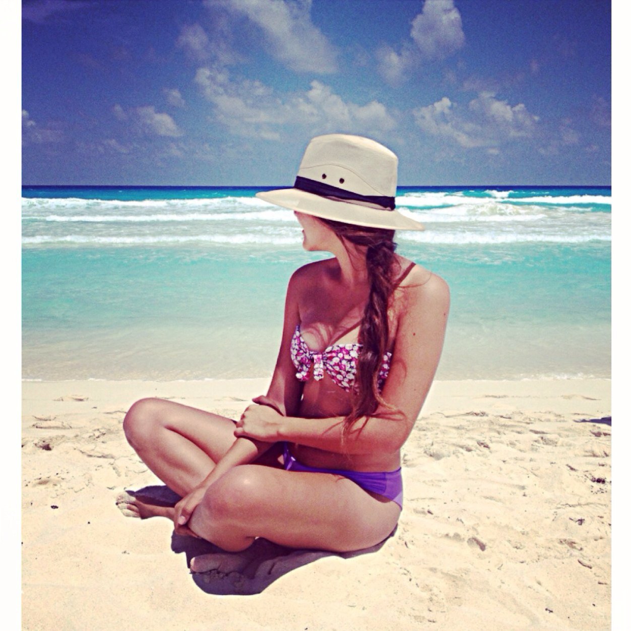 Instagram: brendasandovalg