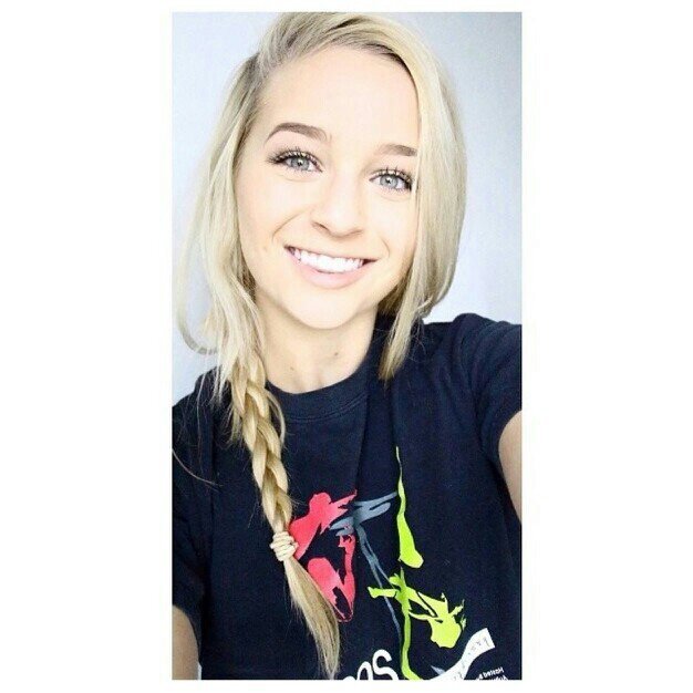 hi, i'm mollee. my best friend is @KingBizzyy, he is so important to me. just remember, stay strong because one day, everything will be okay, i promise.