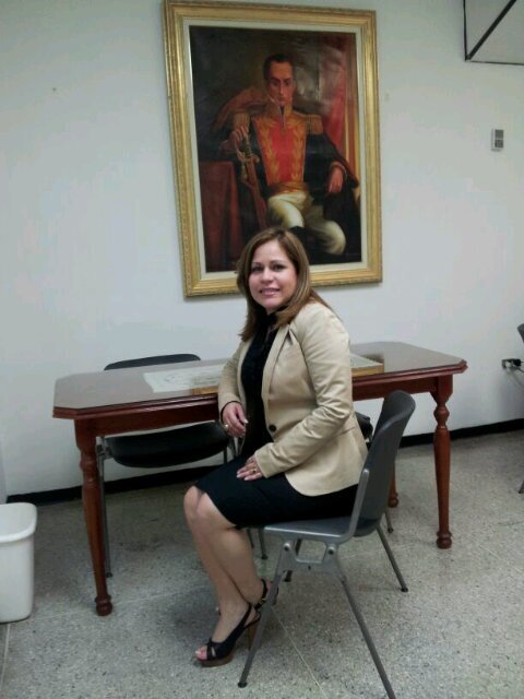 Abogada, Profesor universitario.Cofío en Dios Todopoderoso.