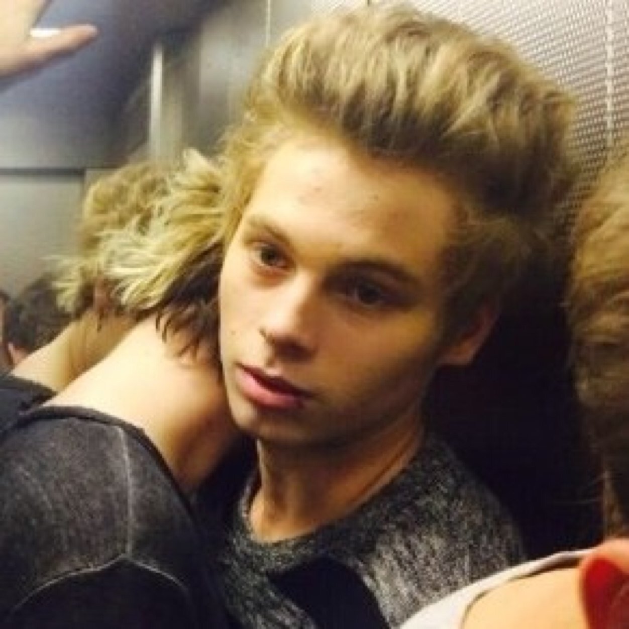 jskskkdksk's profile picture. @fivesaucewut