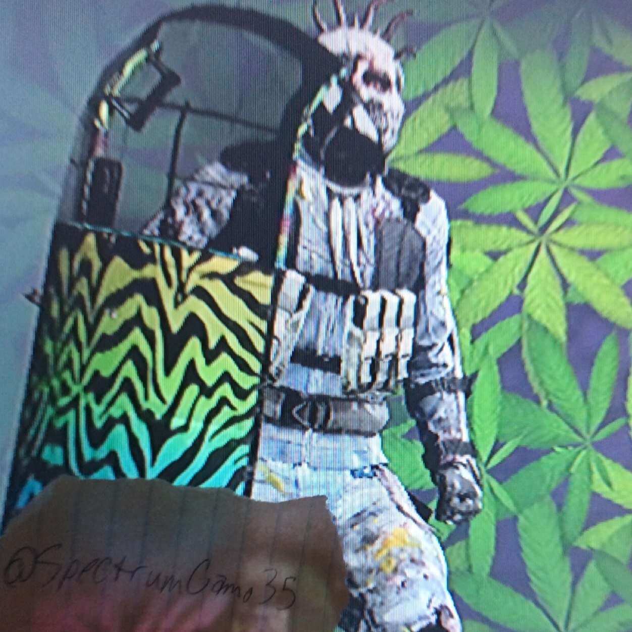 I sell Spectrum Camo codes for both Xbox 360 and Xbox One! DM me for proof! Follow and RT for chances to win the Spectrum Camo! Go follow @Djischuckie hes legit