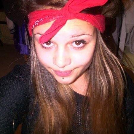 AuPaysDesBisoux's profile picture. Mon âge un assemblement de deux chiffres , fumer et tizer est bon pour le moral , ferme ta gueule c'est moi qui parle .