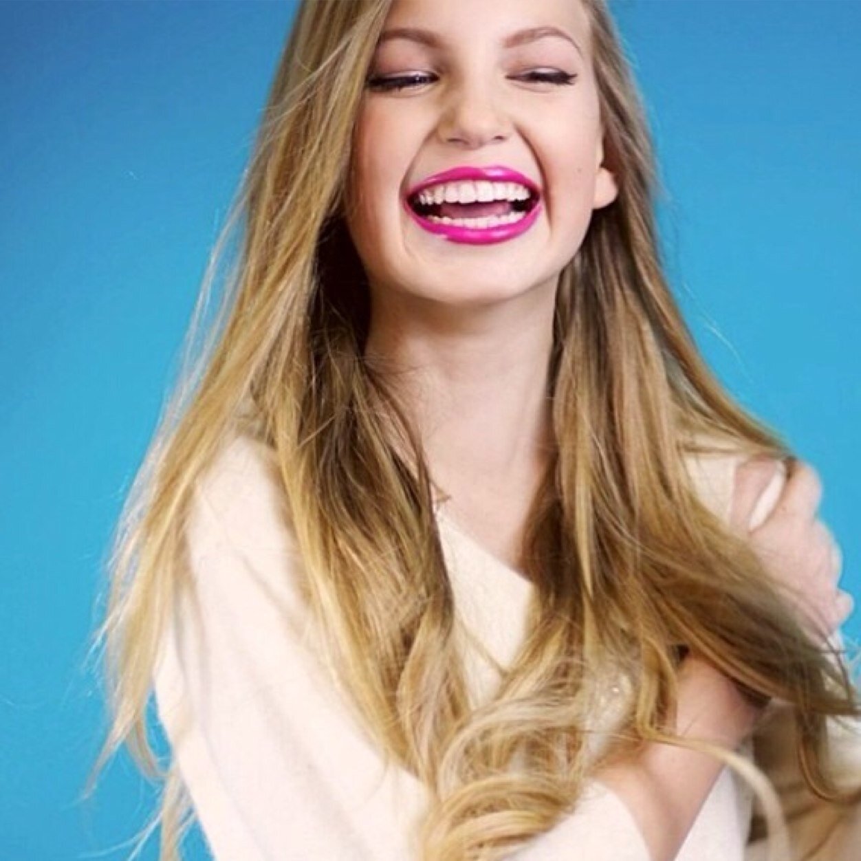 Single Pringle and Ready to Mingle! Model. Actress. Girl.
15