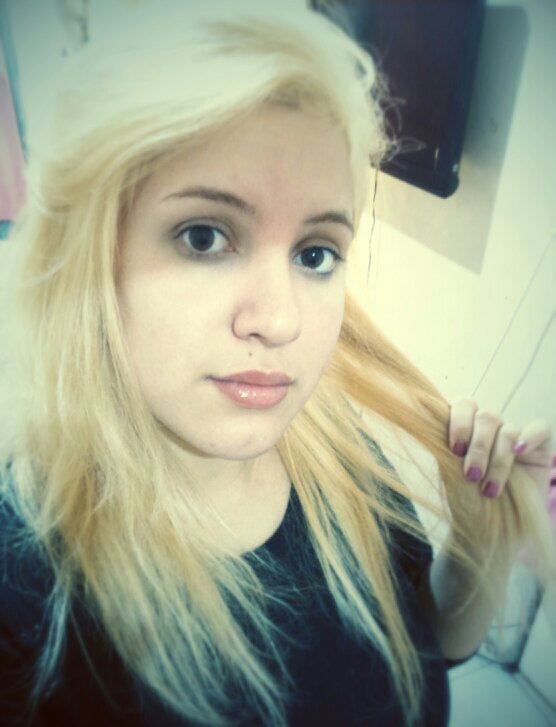 en mi tiempo libre…me dedico a ver los videos de @rubiu 2/5/2014 me marcó favorito:D sigueme  y te sigo( ͡° ͜ʖ ͡°)tengo  20 años..y pongo lo que quiero