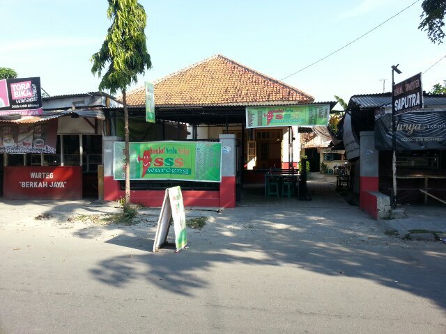 warung sederhana yang menyajikan makanan murah namun kenikmatannya patut dicoba 089667882990 pin 755F3BE3 bulan puasa buka pukul 16.00-03.00