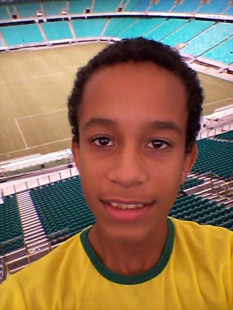 yago_konut's profile picture. Hey, meu nome é Yago Guedes, tenho 13 anos. Gosto de FPS, Engenheiros do Hawaii, rock pop.
Enfim, esse sou eu.