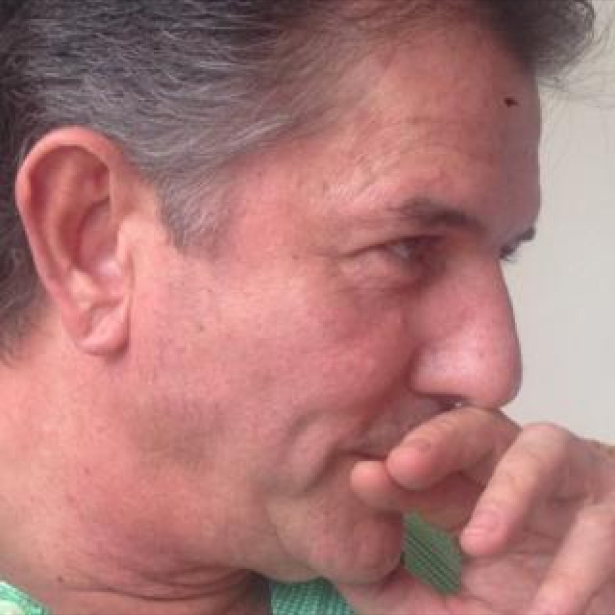 Consultor.especialista en desarrollo humano.adicciones,codependencia,programas de crecimiento emocional y productivo empresarial conferencista.coaching de vida
