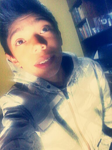 eres Hermosa? sonrie! .. vale la pena ser feliz!! :)
