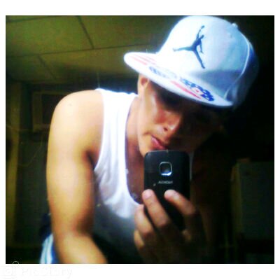 soy muy divertido amigero me preocupo por todo sobre todo amo mi familia , amigos ,Dios amar todo :)