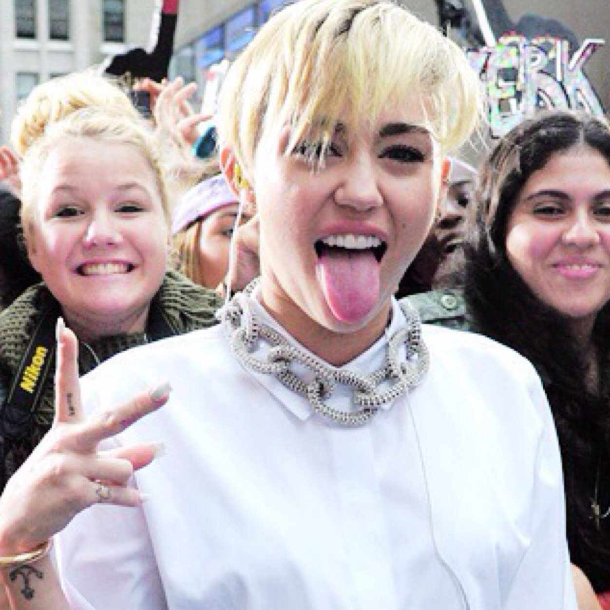 Bangerz March 1, 2014
Never forget ✨
Follow//follow back
