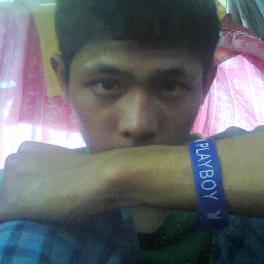 i'm simple
mudah senang n tertawa