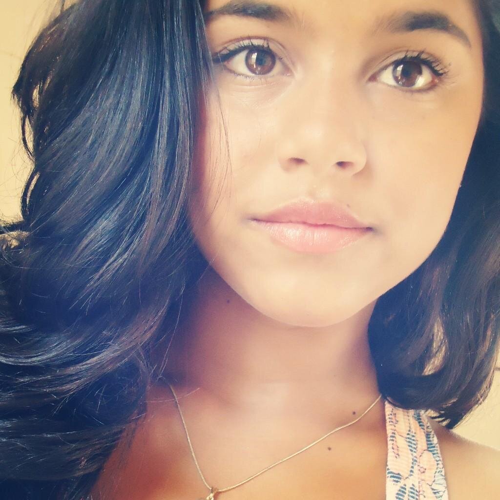 Cursando Ed.Fisica ,19 anos 
- follow-me
