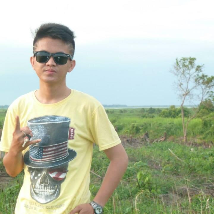 PENGGEMAR SEPAK BOLA , Penyemangat Hidup , penikmat music . PALEMBANG