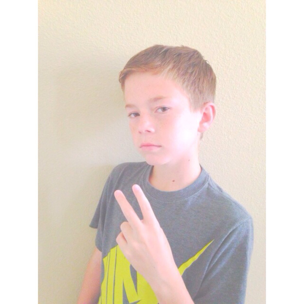 Hey i am new plz follow me plz thank you and i love yall followers