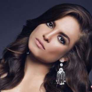 Amor é quando você tem todos os motivos para desistir de alguém, e não desiste. Lua Blanco  Minha Diiva nunca vou desistir de você (@ClubeFoIIowBack)