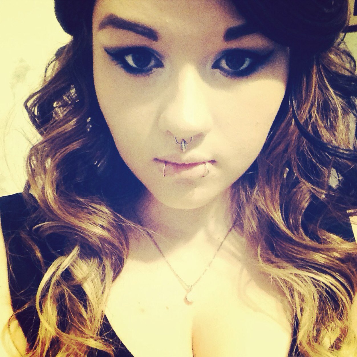Up and coming Artist/Model. Beginning rapper and lover of all things fashionable 3