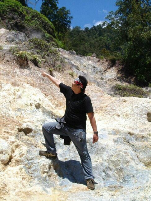 I'm just simple person, looking for friends and friendship ....
