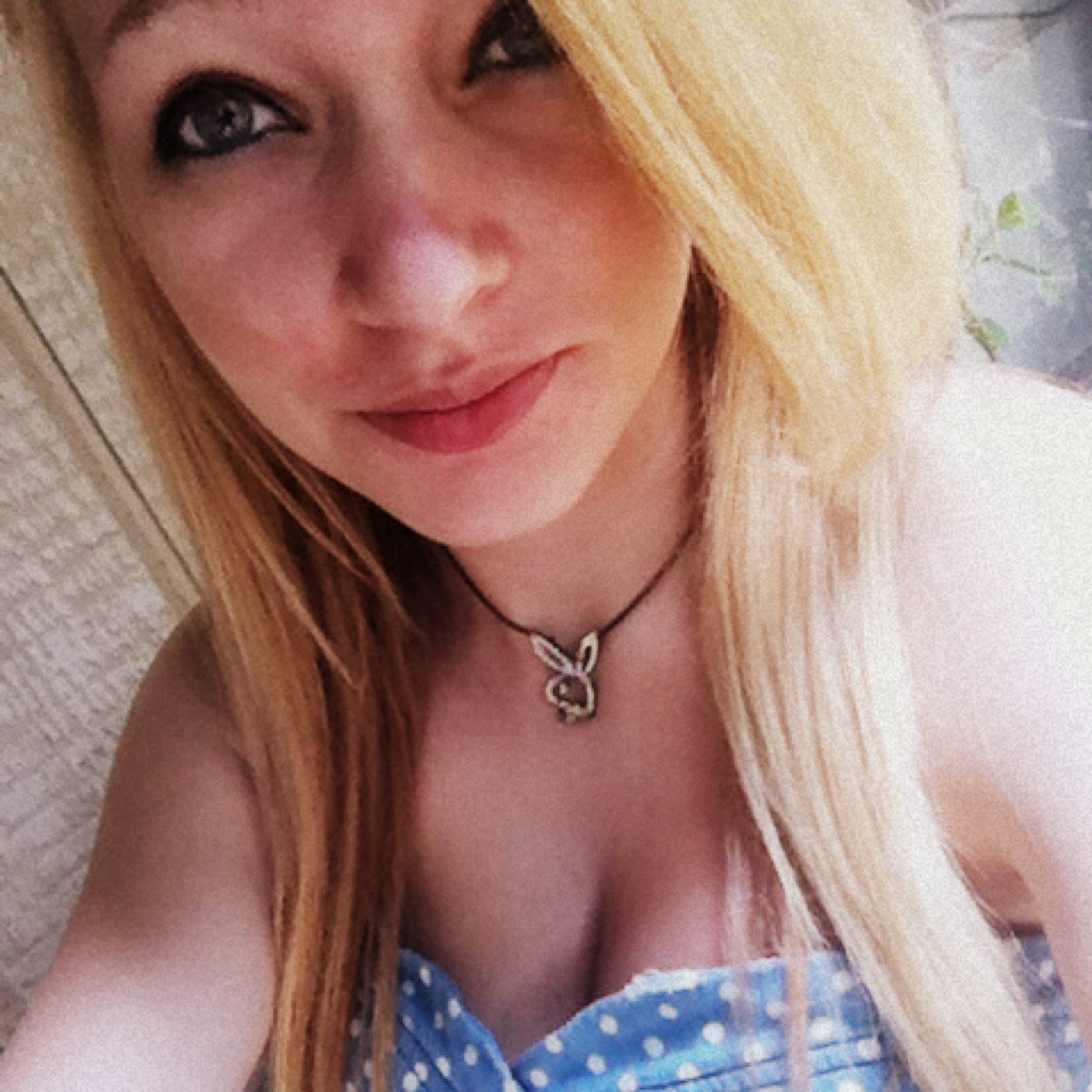 MaeBroken's profile picture. 