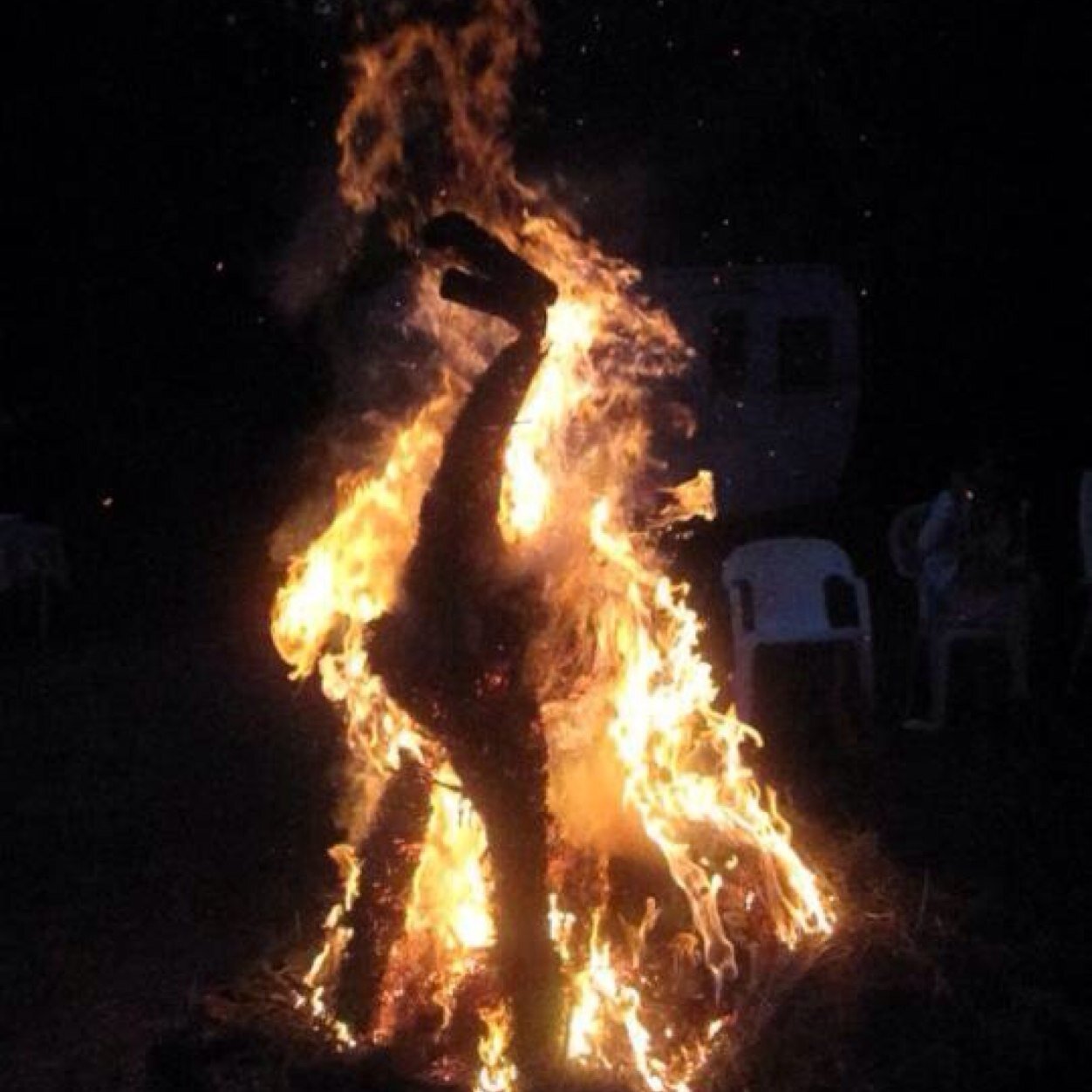 CariiMcCnn's profile picture. Irish Smoking weirdo, that likes Art.