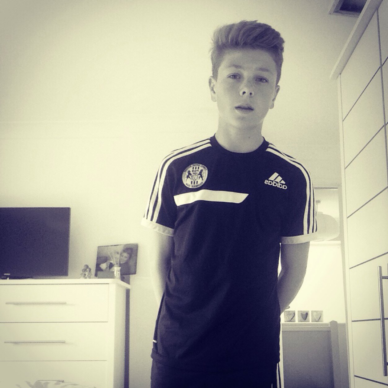 Sometimes stream on twitch! Follow me for a follow back! 14|Gloucester|Football⚽️

My twitch- http://t.co/m0S7SQxrYQ