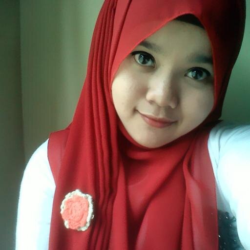 adelinautari's profile picture. 