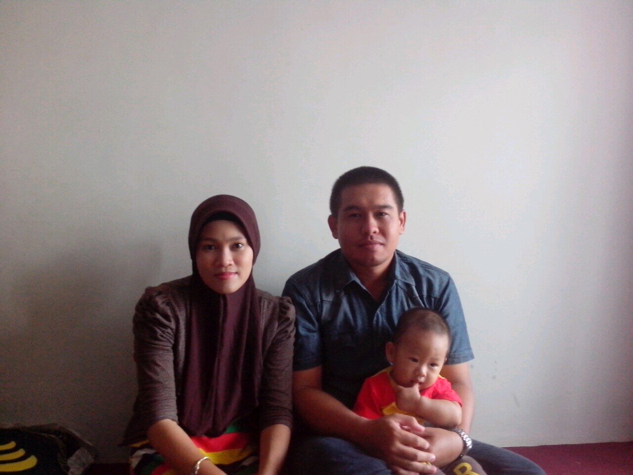 Aku anggap kamu sedang tersesat mencari kebahagiaan suamiku, tp jika tak kau temukan bahagia itu, kembalilah..kembalilah pada kami. kami senantiasa menunggumu