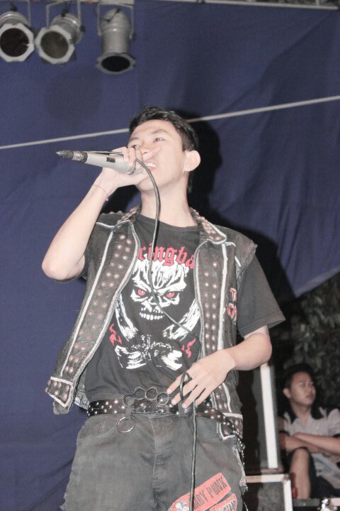 Vox@punkchaos_ † bukan anak gaul yang suka pamer uang dan hidupnya berlaga mewah † MANCHESTER UNITED † PUNK/SKINHEAD/ROCKnROLL