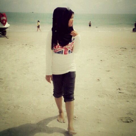 TyraShaeniyel's profile picture. love is awesome , amazing and unpredictable . my heart was stolen by SOMEONE who will be my future husband . InsyaAllah :')