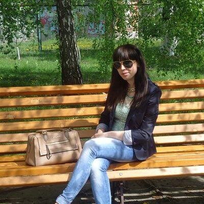 Просто люблю общаться. Хочу мыслить легко и просто. Я очень коммуникабельная как человек.