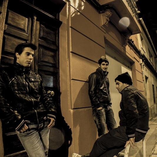 Grupo de Rap de Vigo/Porriño. Para más info:                     https://t.co/HtsCMoWxDt.  Contacto: Leyinnatali@gmail.com