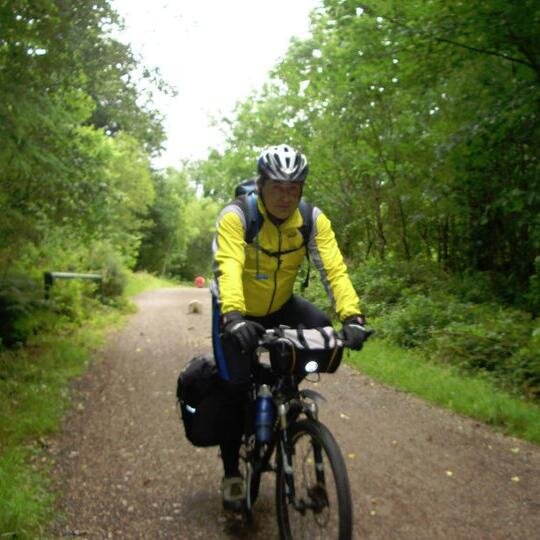 Cicloturista, amante de la naturaleza, las Nuevas Tecnologías y la eficiencia energética, y sobre todo ciudadano comprometido por la mejora del planeta.