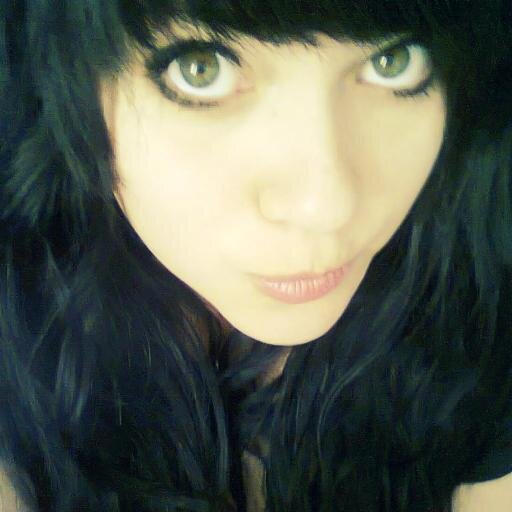 Mamona, racista, amante de los animales, siempre digo lo que pienso...
Fxndx de corazon!!
Si no te gusta el humor negro, la neta mejor ni me sigas!