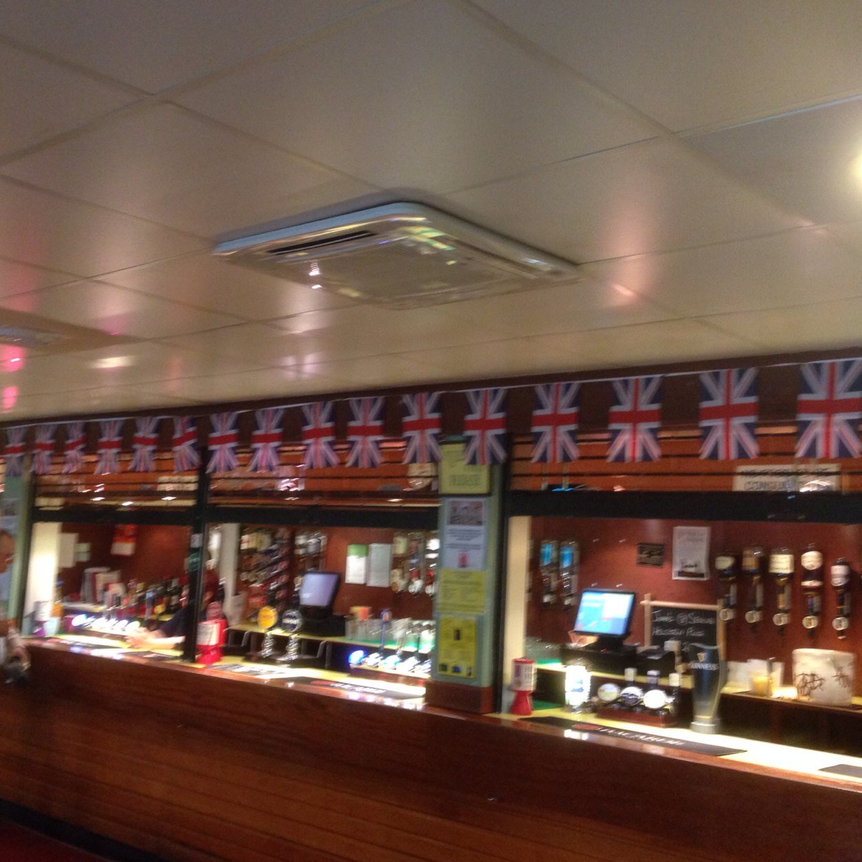 Friendly family Social Club in Fareham great venue for Weddings, Private Parties, Charity Events, Darts, Crib, Snooker Teams. Bingo and Quiz on Sundays
