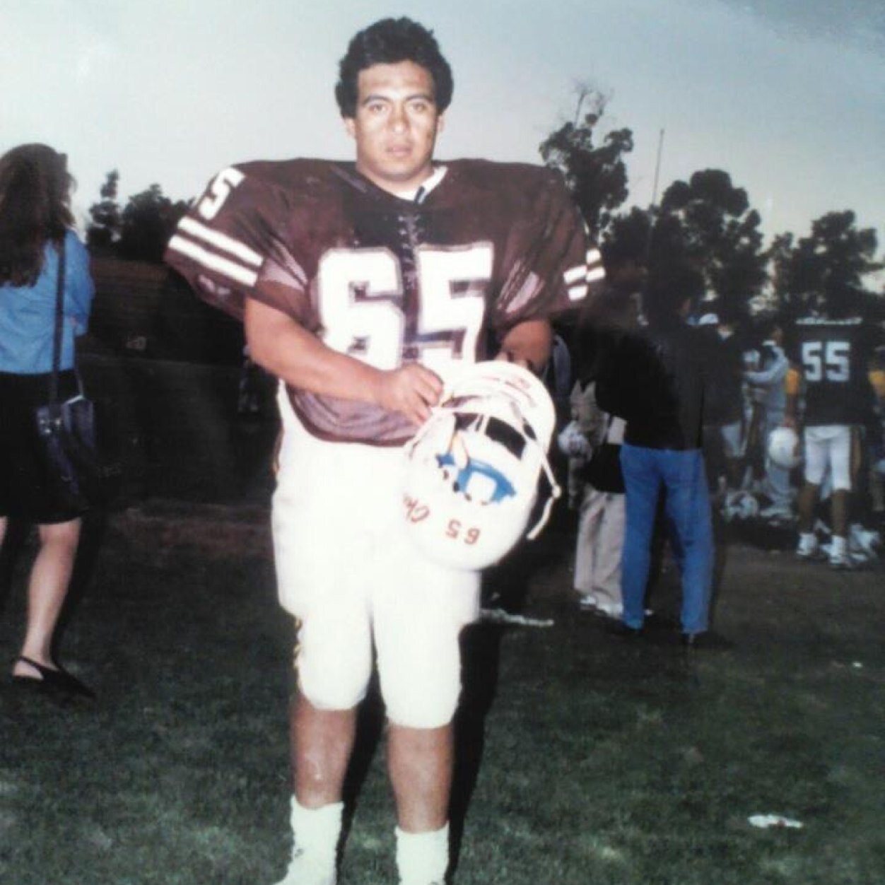 trabaje en Avon 30 años jubilado jugué el deporte más bello del universo Foot Ball Americano termine en Cherokees mi liga mayor y coacheo niños en club Toros