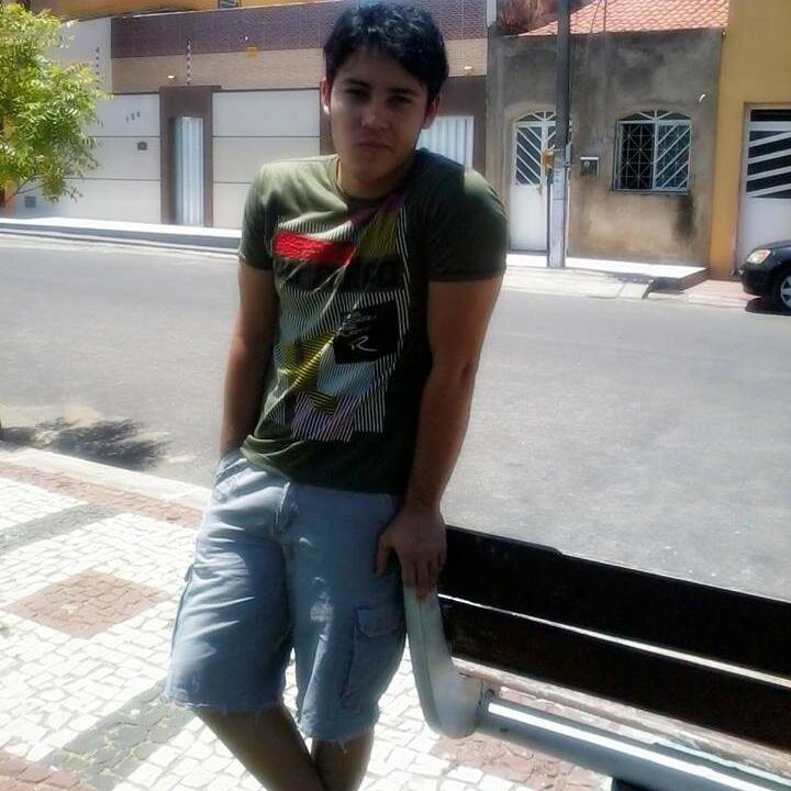 Eu sou do tamanho daquilo que sinto.