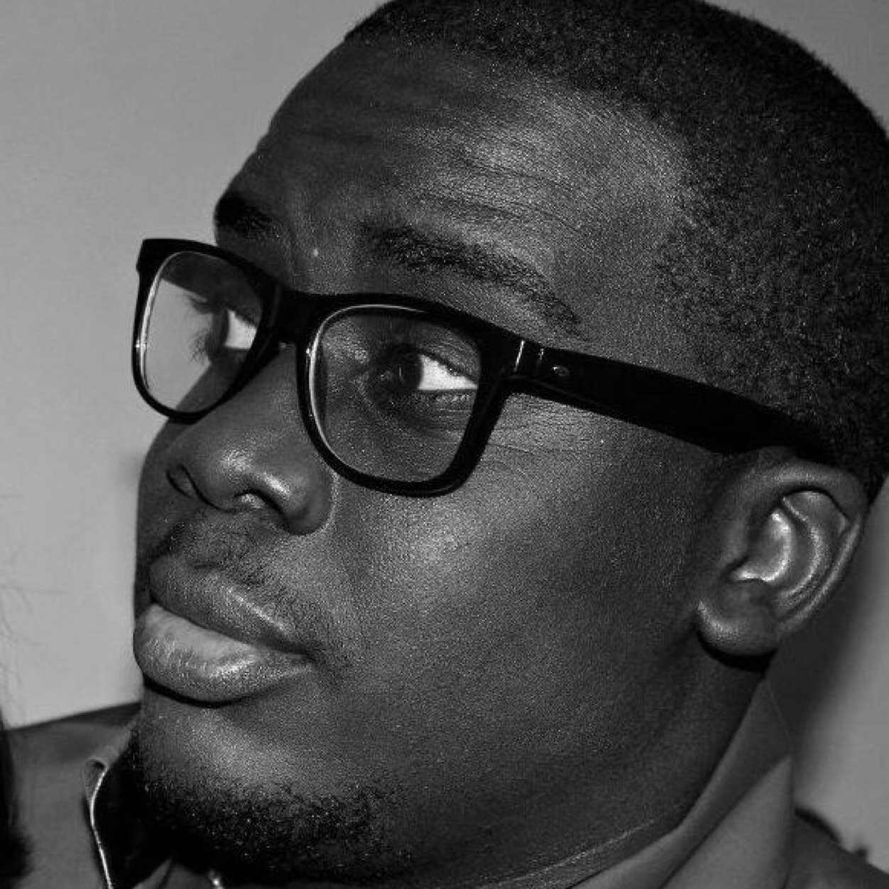 | • Juriste | • Photographe Amateur         | • Instagram: _ericke