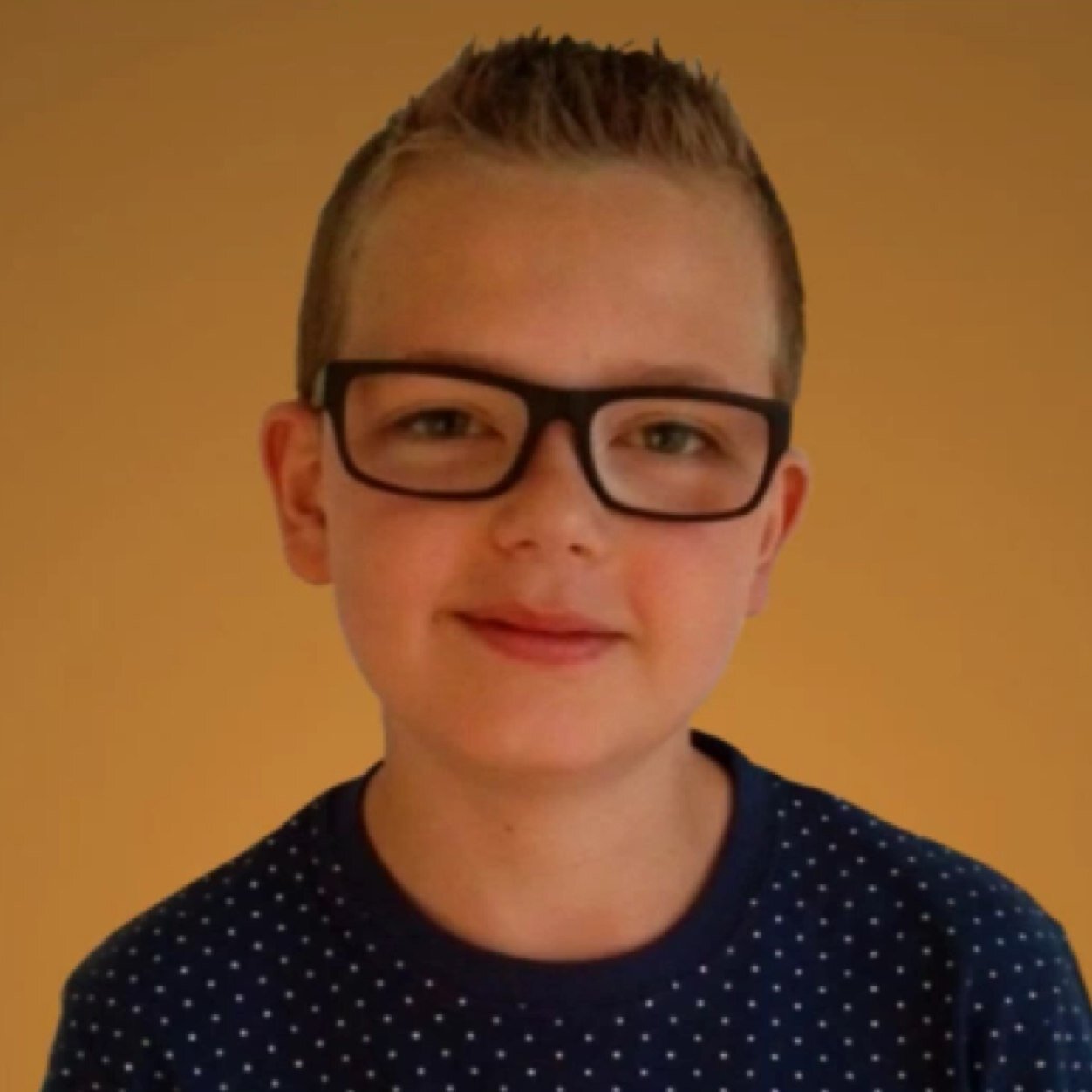 MultiWlog's profile picture. Tweeting about the randomness of my life.