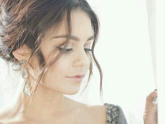 RingocchS's profile picture. V a n e s s a H u d g e n s ♡ B a r b a r a P a l v i n       Victoria's secret/PINK/HSM/Disney/StellaHudgens