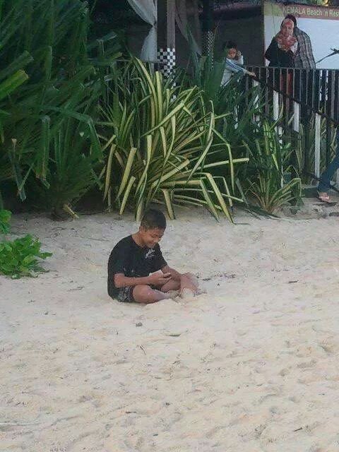Jangan ambil apapun kecuali gambar
Jangan tinggalkan apapun kecuali jejak
Jangan bakar apapun kecuali semangat