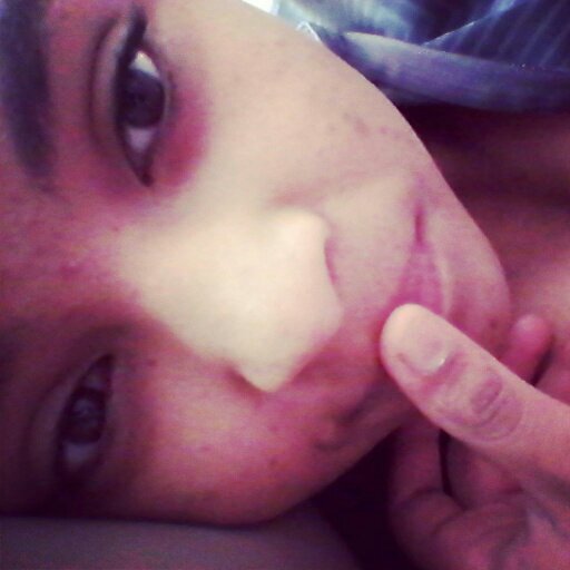 follow me.#Nina Beyers---je suis pas trop sur twitter