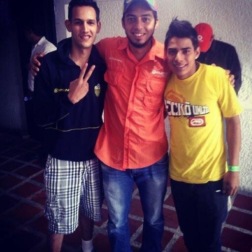 sonriele a la vida pase lo que pase, vive dia a dia al maximo que nada te detenga
