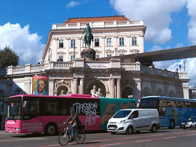 OumaymaBenaini's profile picture. 