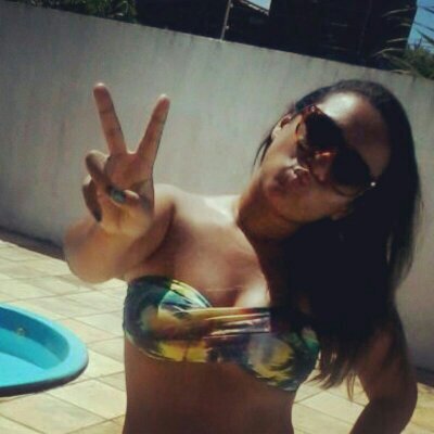 sou apenas uma simples garota + no final acabo sendo diferente d todas!
nao sou a barbe,mais posso ser melhor q ela,pois tenho personalidade!