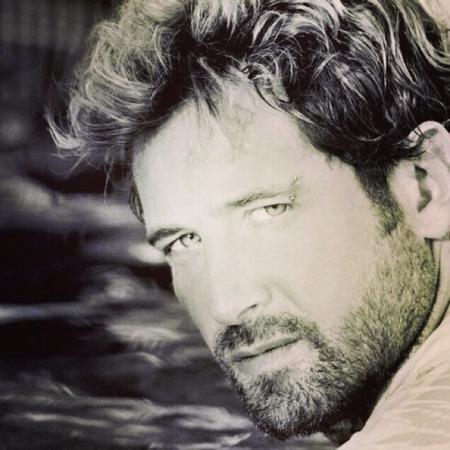 ACTOR y CONDUCTOR. 
Amo ver el lado positivo de la vida y adicto a la adrenalina!
Management: contacto@ecamptalent.com 
MEXICO 56815250 MIAMI 3057638448