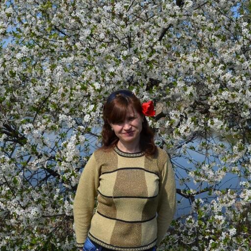 Предпочитаю общаться с порядочными и воспитанными людьми,  не терплю хамство, ложь , ненавижу долги.
